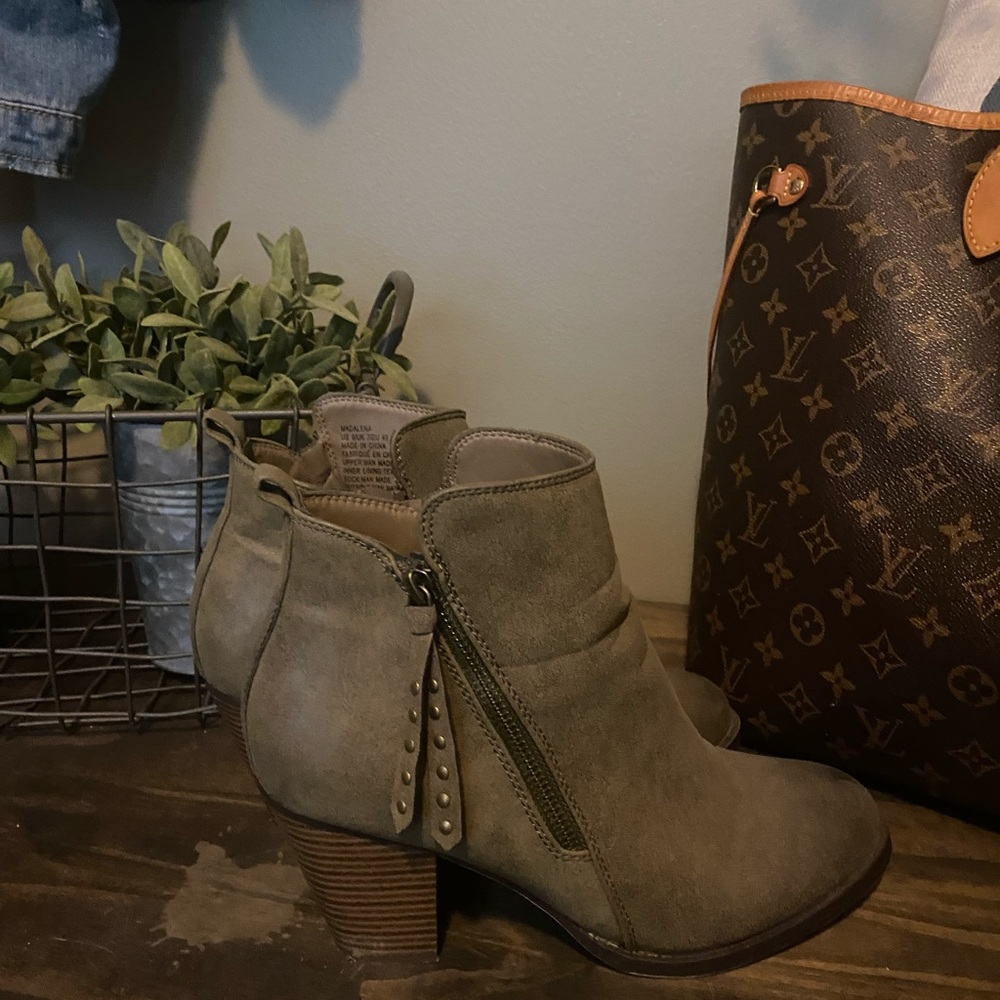 Olive green adorable